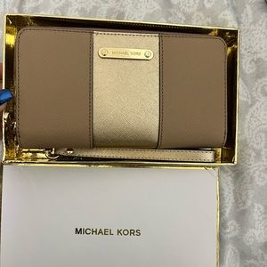Michael Kors waller